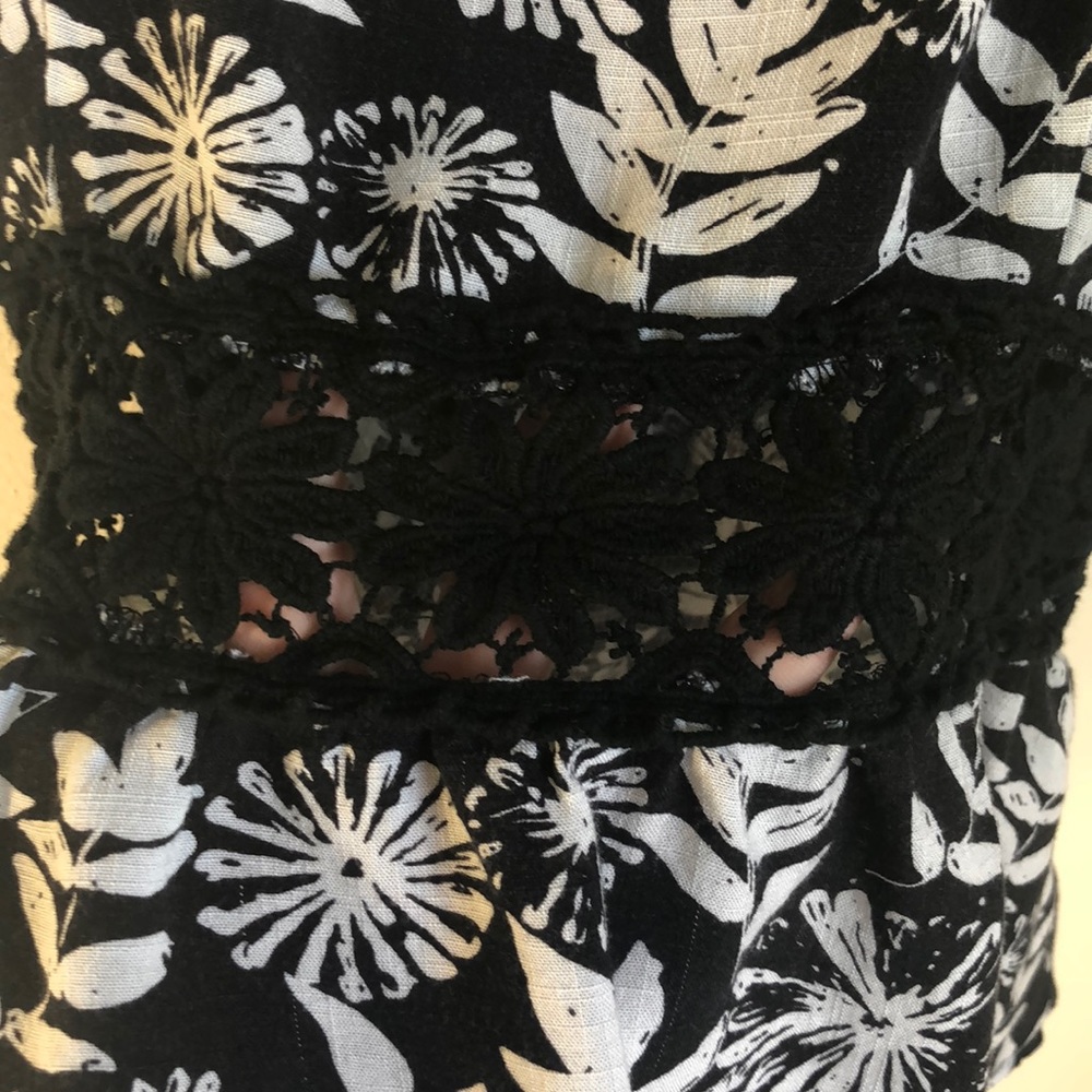 Floral Black and White Lace Peplum Crop Top! - Picture 5 of 8